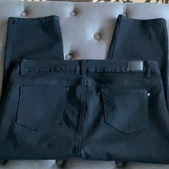 Tahari Black Capri Pants EUC - Picture 3 of 9